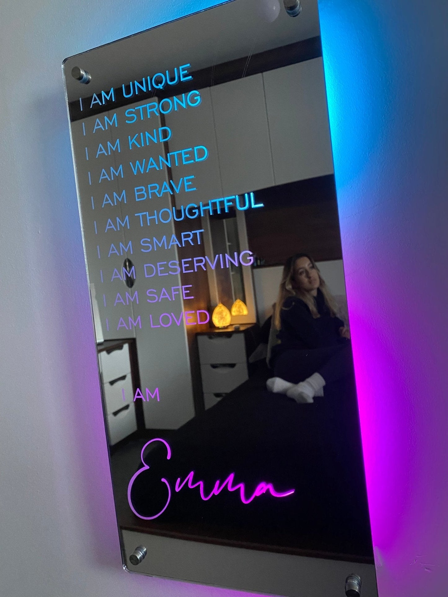 Customizable 'I AM' affirmation mirror – Display your own motivation 